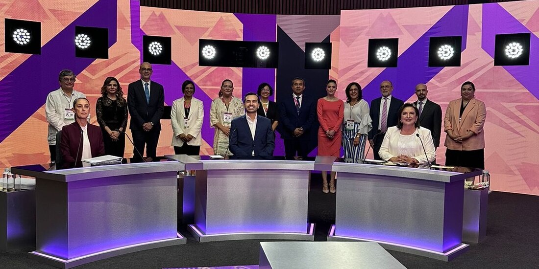 Los candidatos se quejaron de la falla de los relojes del debate.