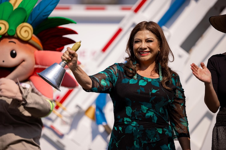 La Jefa de Gobierno, Clara Brugada, encabeza la entrega de nuevas unidades Euro 5 para fortalecer el sistema de limpia capitalino.