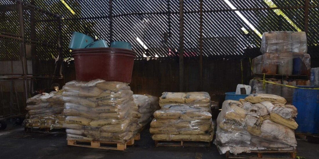 Destruyen megalaboratorio de metanfetaminas nunca antes visto en Guerrero.