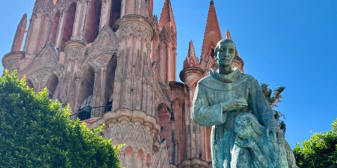 Vista general de la parroquia de San Miguel Arcángel.