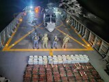 Marina decomisa 8 mil kilos de droga en patrullaje marítimo.