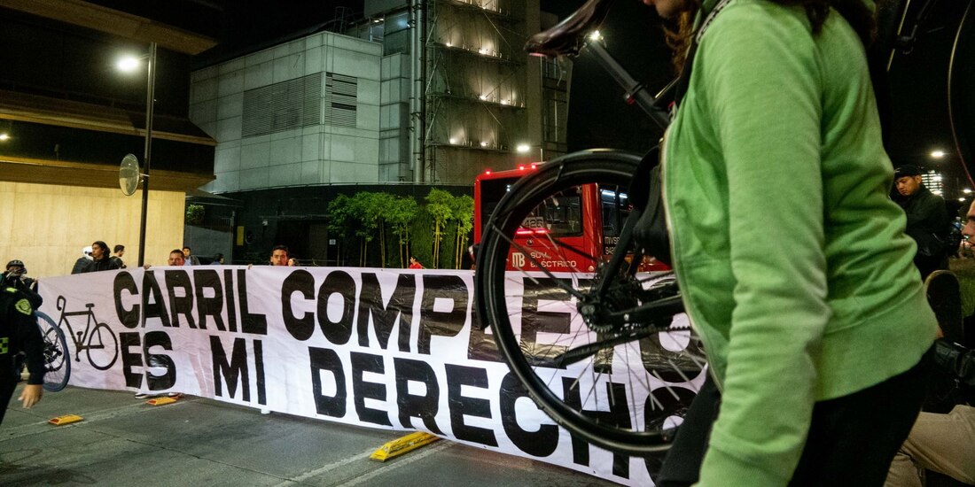 Familiares, amistades y comunidad ciclista protestaron para exigir justicia por la joven Tifanny, atropellada por un camión en Avenida Chapultepec