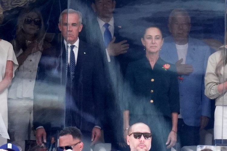 El primer ministro de Canadá Mark Carney y la Presidenta Claudia Sheinbaum en la final del Mundial 2026
