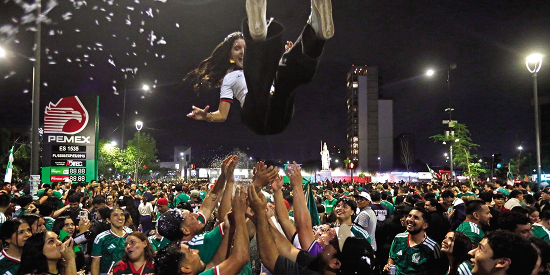 FIESTA en la Glorieta de La Minerva, el pasado martes.
