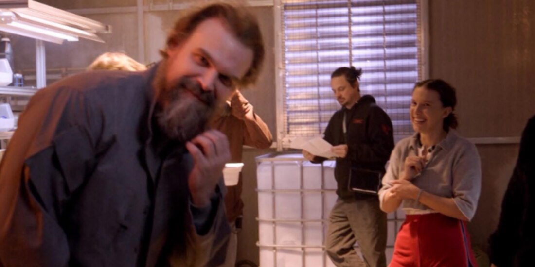 David Harbour y Millie Bobby Brown