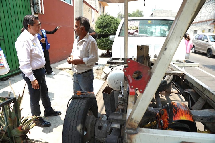El candidato dialogó con vecinos de la alcaldía Coyoacán.