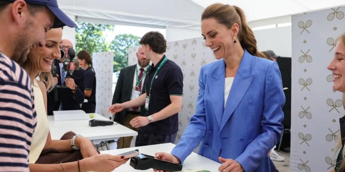 La Princesa de Gales saludó a decenas de seguidores antes de presenciar la actividad de la cuarta jornada de Wimbledon.