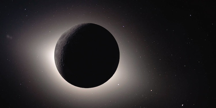 El satélite cubierto por el Sol durante el eclipse, visto por Orión.