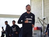 Arturo "Palermo" Ortiz en un entrenamiento con los Pumas.