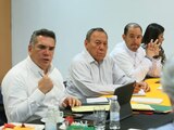 (De izq. a der.:) Alejandro Moreno, Jesús Zambrano y Marko Cortés, ayer, durante una reunión en las oficinas del sol azteca en Benjamín Franklin, Ciudad de México.