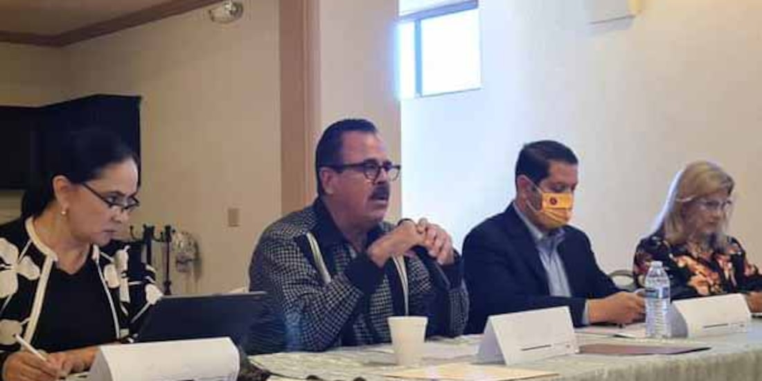 El secretario de Economía Sustentable y Turismo, Mario Escobedo, encabeza reunión en San Quintín.