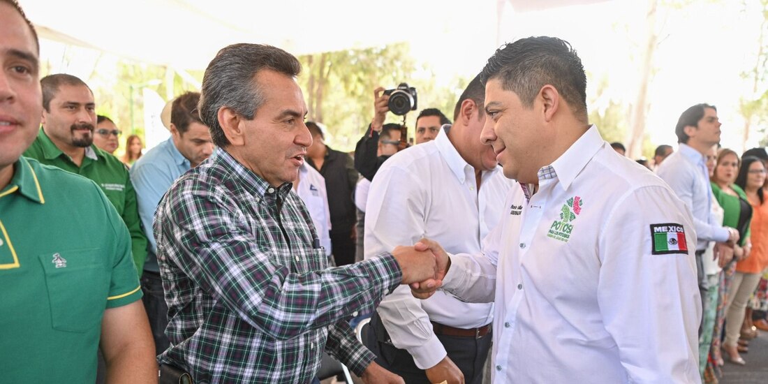 El gobernador Ricardo Gallardo (derecha).