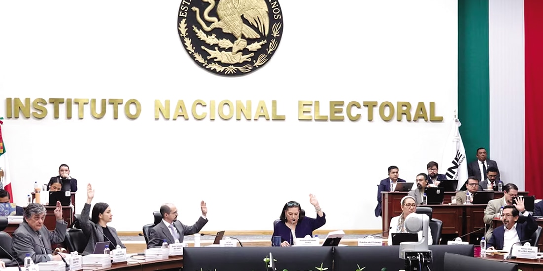 Consejo Nacional del INE en sesión extraordinaria.