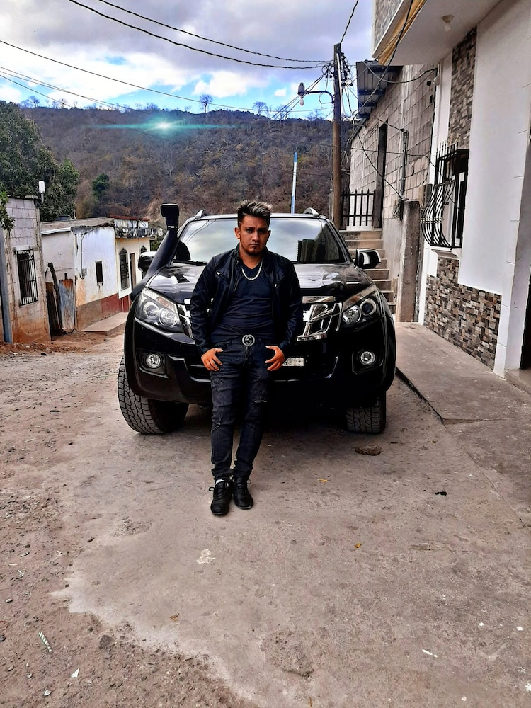 King Danny en su camioneta