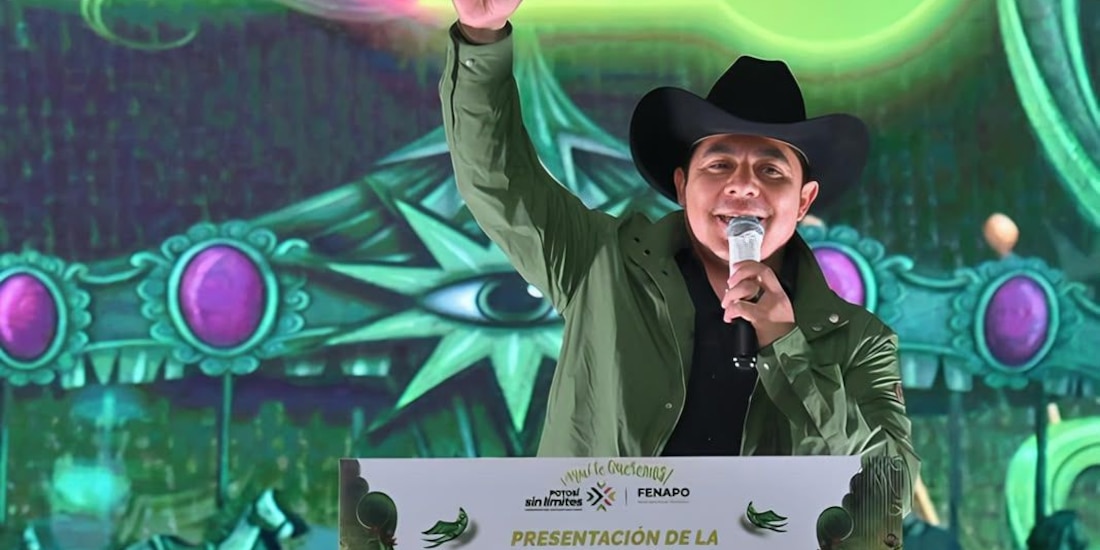 El Gobernador Ricardo Gallardo Cardona durante la presentación de la cartelera internacional para la FENAPO 2026.