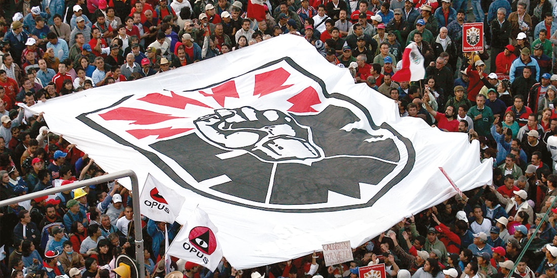 En imagen de archivo, extrabajadores de Luz y Fuerza del Centro, protestaron contra la liquidación.