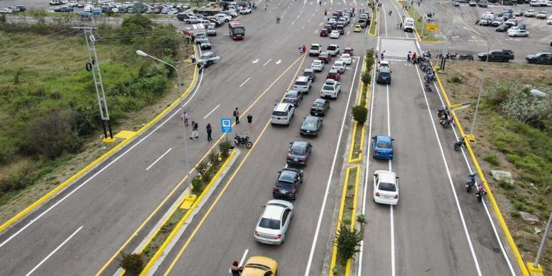 Después de años, vehículos particulares vuelven a cruzar la frontera entre Colombia y Venezuela