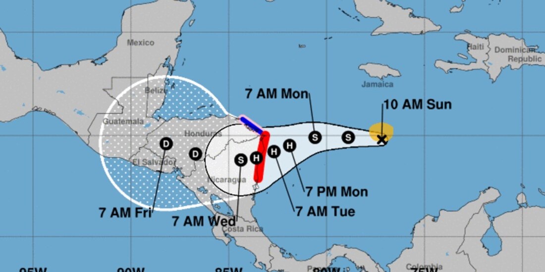La tormenta tropical "Eta" se convierta en huracán el lunes, prevé el Centro Nacional de Huracanes de Estados Unidos
