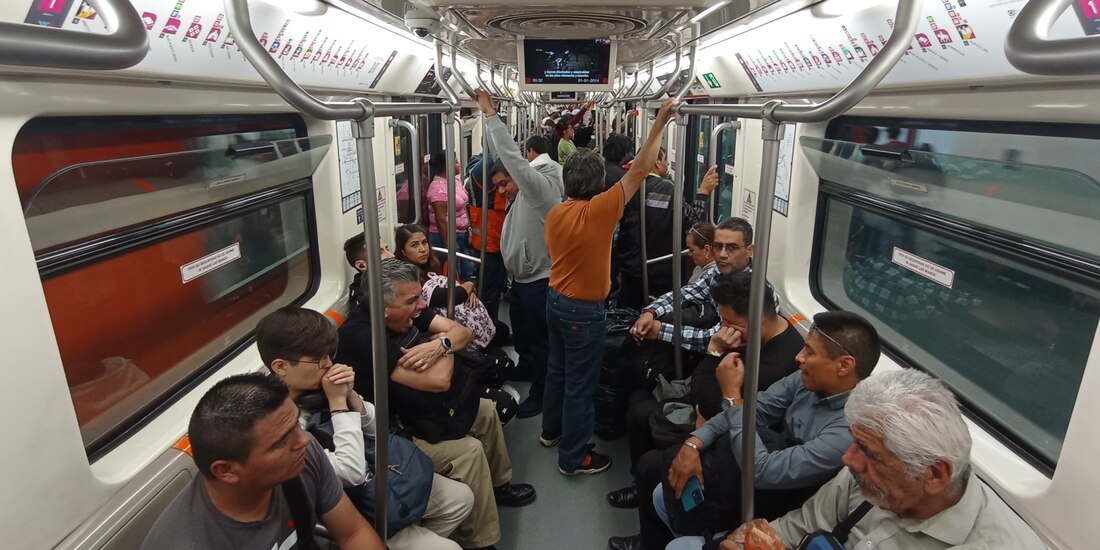 Usuarios viajan en un convoy nuevo de la estación Merced, de la Línea 1, ayer.