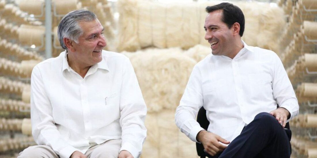 Adán Augusto, secretario de Gobernación, junto a Mauricio Vila, gobernador de Yucatán.