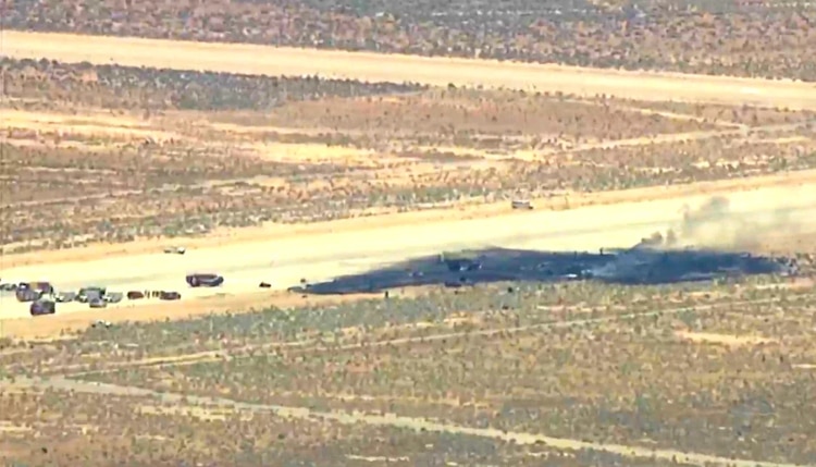 Se estrella bombardero de Estados Unidos tras despegar de la Base Aérea Edwards en California.