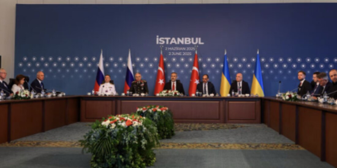 Ucrania y Rusia se reúnen en la segunda ronda de conversaciones de paz en Estambul, ayer.