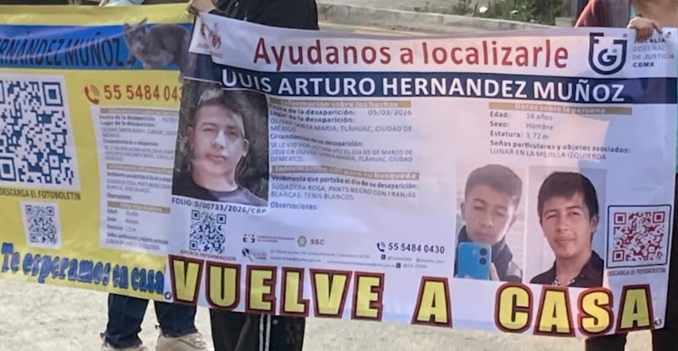 Familiares y amigos de Luis Arturo Hernández Muñoz bloquean avenida Tláhuac el pasado 11 de marzo