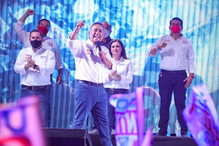 Francisco Pelayo llamó a todos a salir a votar en unidad.