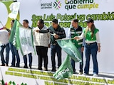 Ricardo Gallardo al arranque de las obras de repavimentación en el Ayuntamiento potosino.