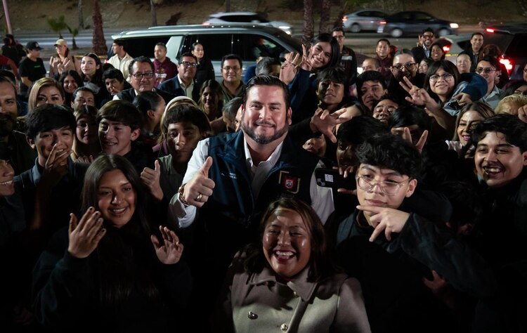 El presidente municipal Ismael Burgueño, durante la inauguración del primer “Sendero Seguro” en Tijuana.
