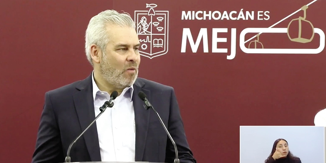 EL GOBERNADOR de Michoacán, ayer, en conferencia de prensa.