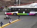 Accidente entre un motociclista y el Mexibús.
