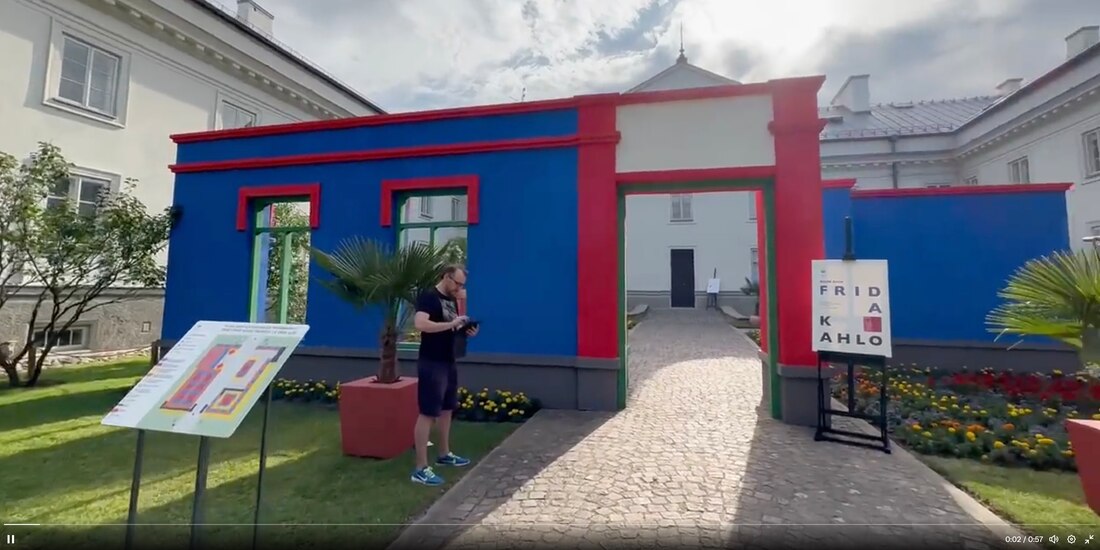 Instalación en Varsovia inspirada en la casa que habitó Frida Kahlo.