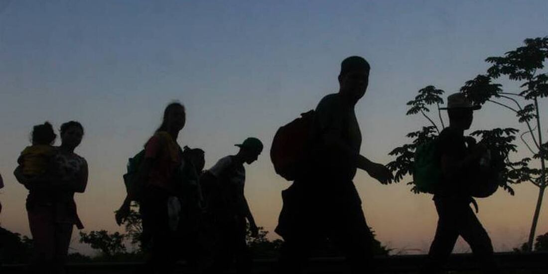 México advierte a migrantes venezolanos que no formen caravanas