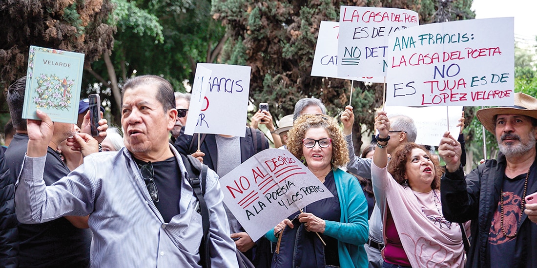 LA CASONA se rescató hace décadas gracias a la iniciativa de escritores como Carlos Pellicer y José Emilio Pacheco. En la foto aparecen algunos manifestantes el 12 de junio.