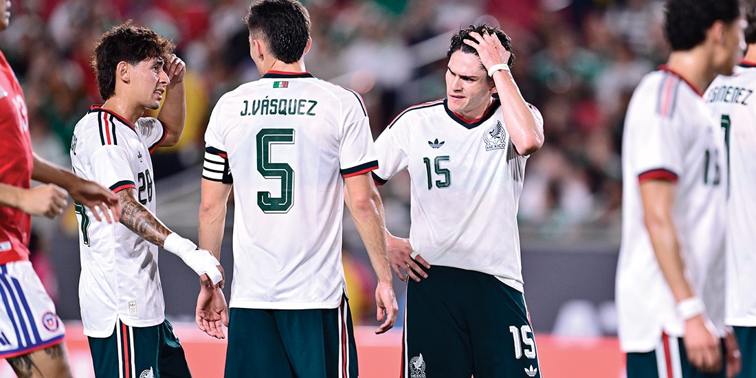 FUTBOLISTAS de la Selección se lamentan tras la derrota, ayer