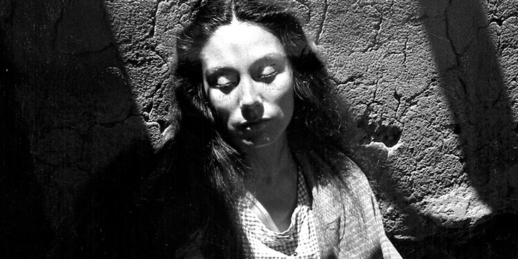 Rosaura Revueltas en el rodaje de ¿Cuánta será la oscuridad?