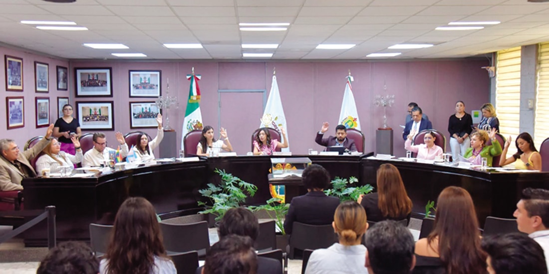 LEGISLADORES de Veracruz, ayer, en sesión ordinaria de su representación permanente.