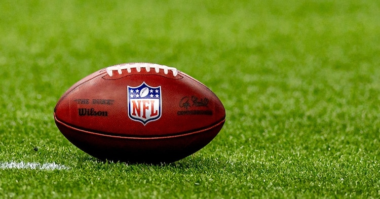 Protouch 879 es la quiniela para predecir los resultados de los encuentros de NFL o futbol americano colegial.