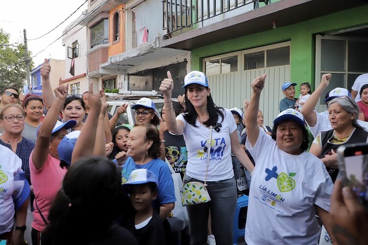 Lía Limón recorre la alcaldía Álvaro Obregón.