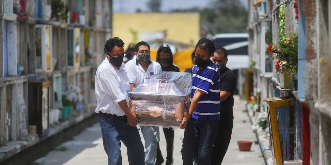 Funeral de un muerto por COVID-19 en Ciudad Nezahualcóyotl