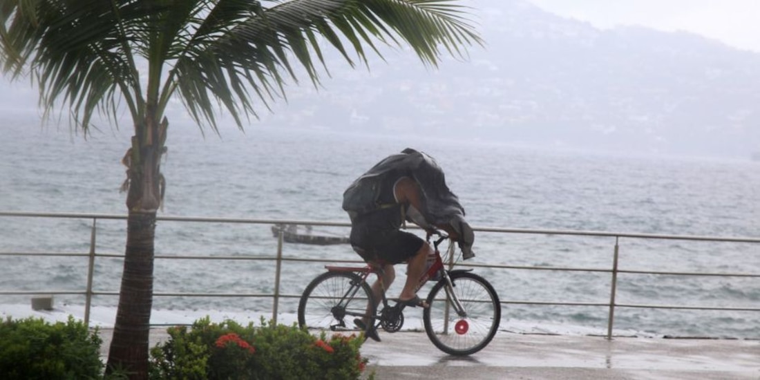 Se forma tormenta tropical "Kay" al sur de Guerrero y Michoacán.