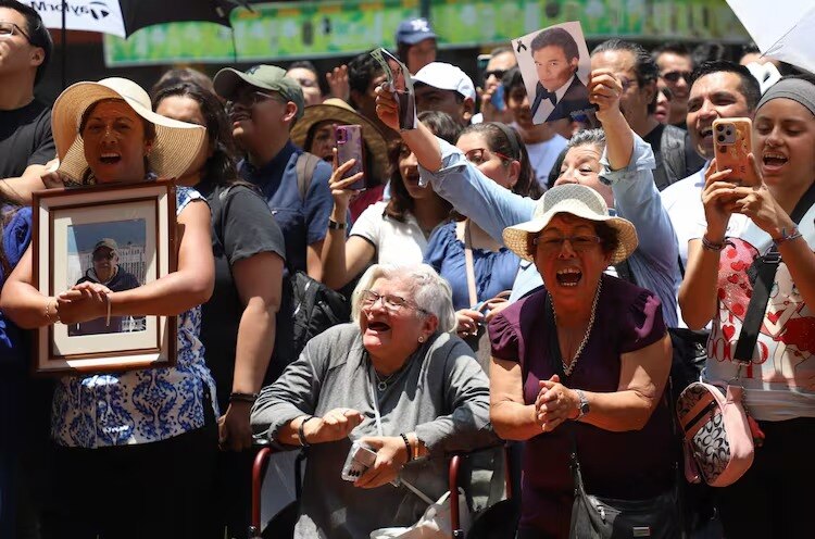 Adultos mayores también se dieron cita en el festejo de la tarde del domingo.