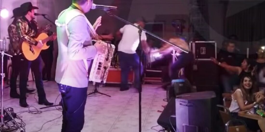 Un hombre apuñaló a su novia en concierto de Paco Barrón