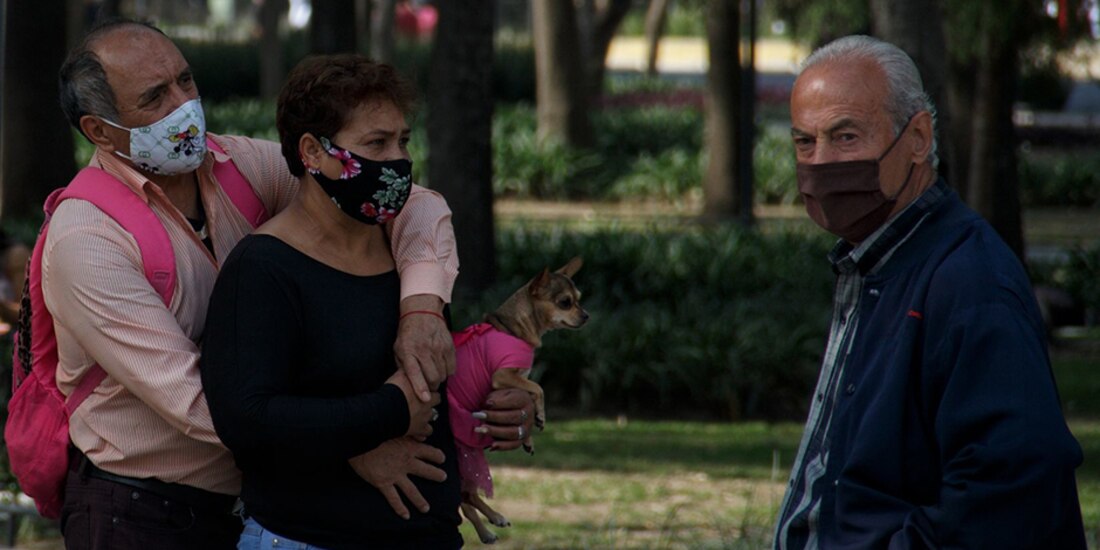 Cientos de personas visitan el Centro Histórico de la Ciudad mientras que continuamos en semáforo Naranja.