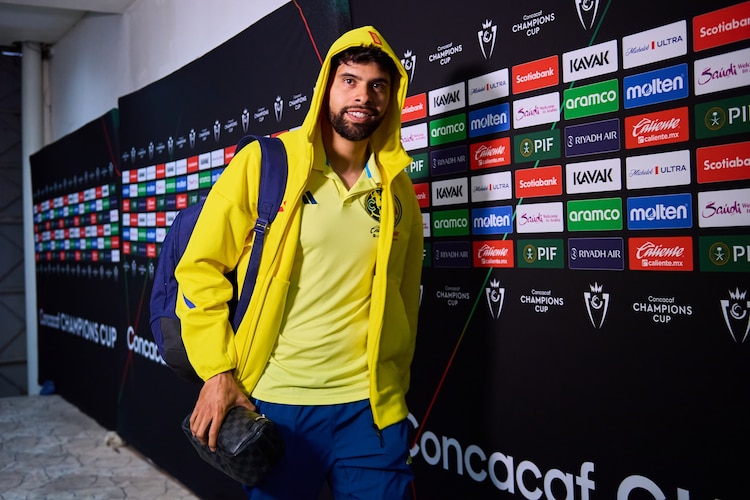 Nestor Araujo se va del América.