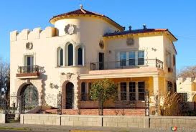 Fachada de la casa de Juan Gabriel que abrirá sus puertas el próximo viernes.