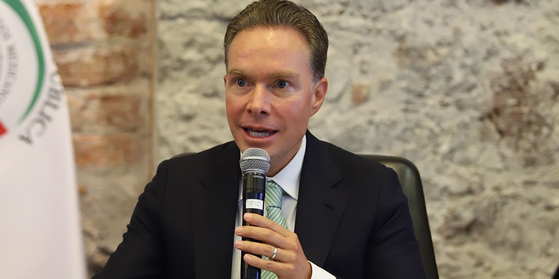 El coordinador del PVEM en el Senado, Manuel Velasco