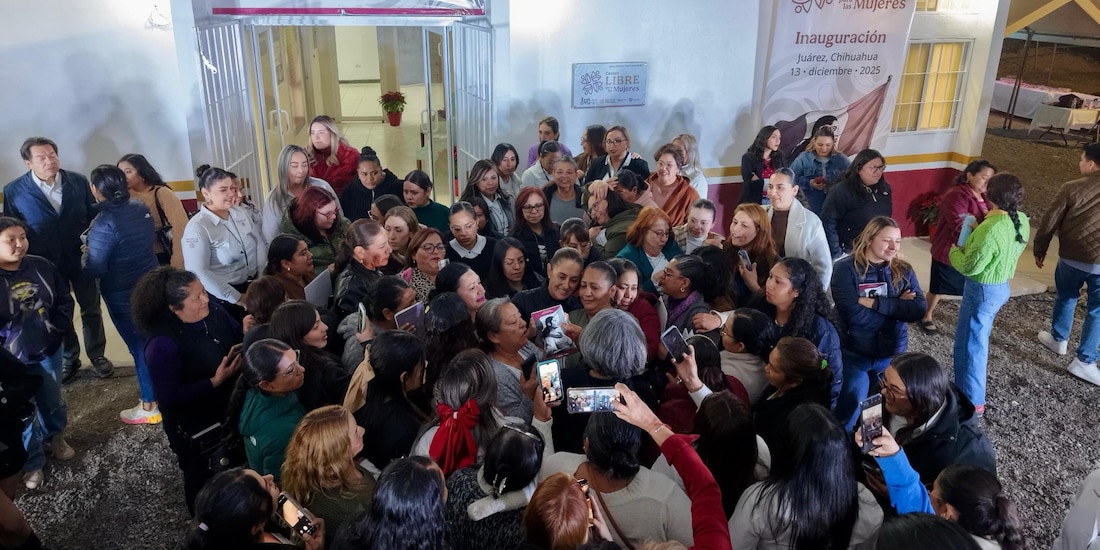 Al centro, la Presidenta Claudia Sheinbaum durante la inauguración del segundo Centro LIBRE en Ciudad Juárez, Chihuahua.