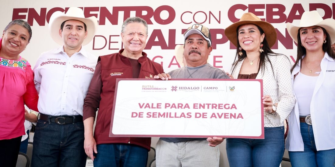 Julio Menchaca entrega apoyos del programa para Dignificar el Campo Hidalguense en Apan.